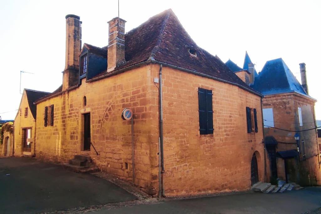 Demeure Du Xiiie-Xive S. Dans La Cite Medievale. Gourdon-en-quercy Exteriör bild